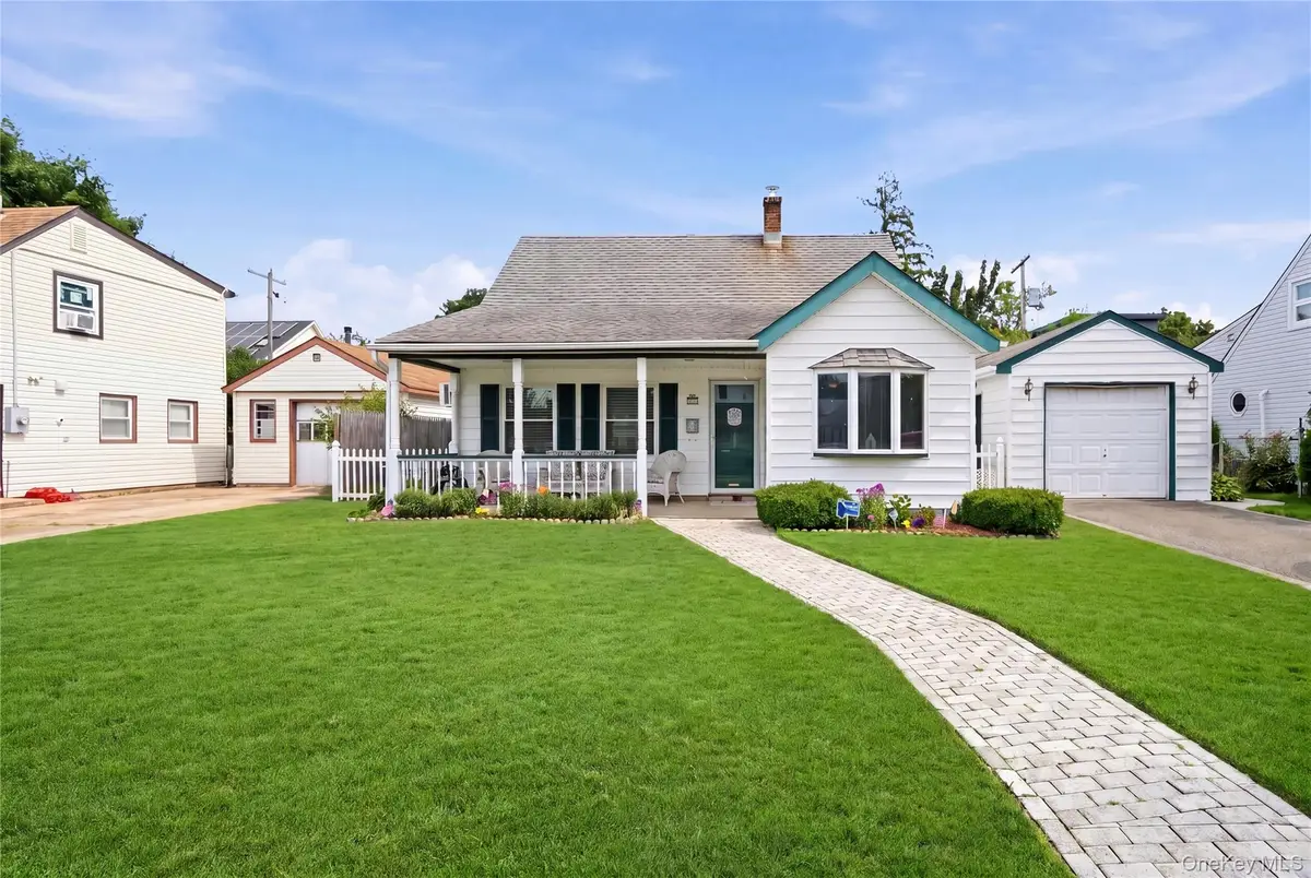 31 Sherwood Road, Levittown, NY 11756 - #1