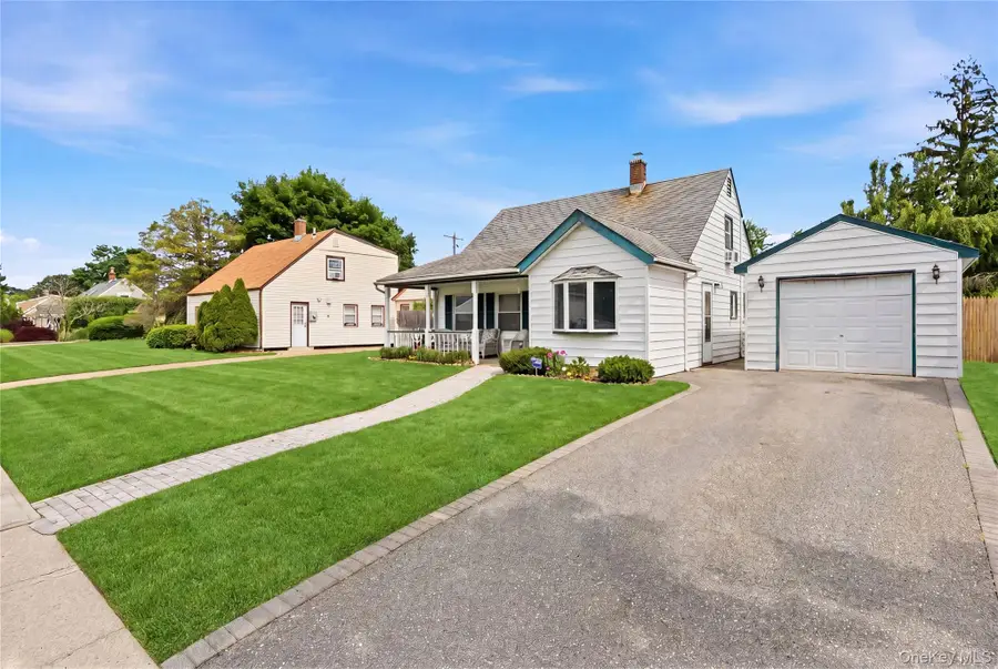 31 Sherwood Road, Levittown, NY 11756 - #2