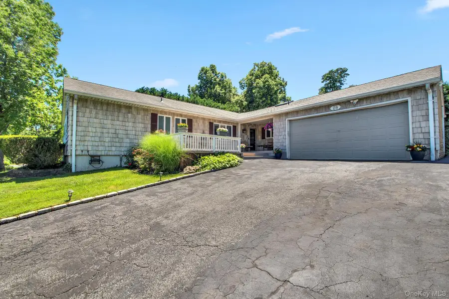 28 View Road, East Setauket, NY 11733 - #3