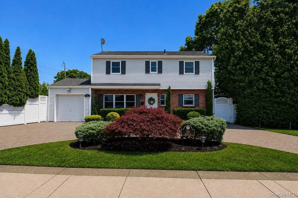26 Cedar Street, Farmingdale, NY 11735 - #1