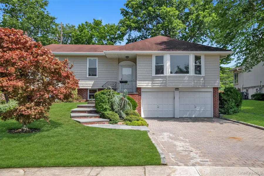 19 Carriage Road, Roslyn, NY 11576 - #2