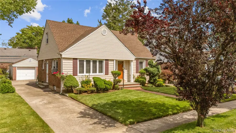 131 Primrose Drive, New Hyde Park, NY 11040 - #3