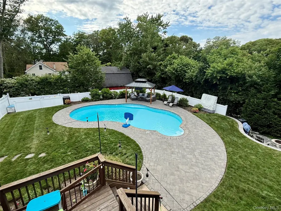 15 Crane Neck Drive, Sound Beach, NY 11789 - #2