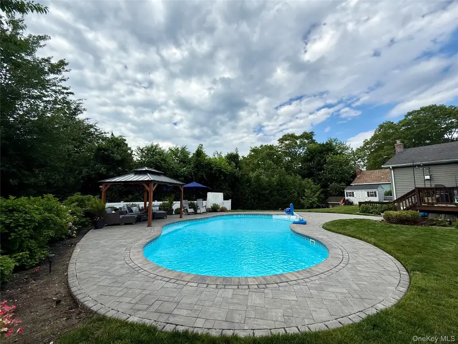 15 Crane Neck Drive, Sound Beach, NY 11789 - #3