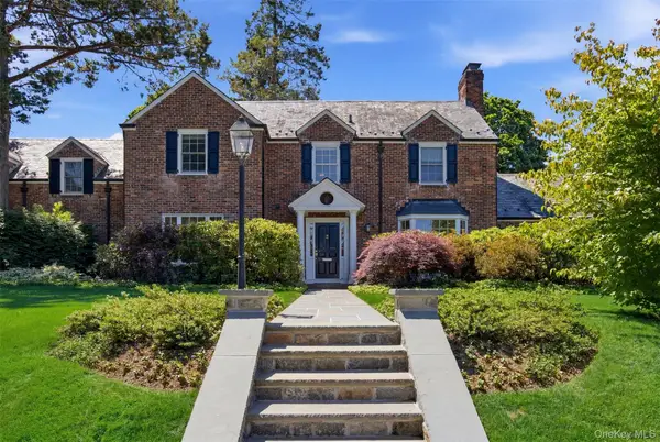 2 Saint Marks Place, Cold Spring Harbor, NY 11724