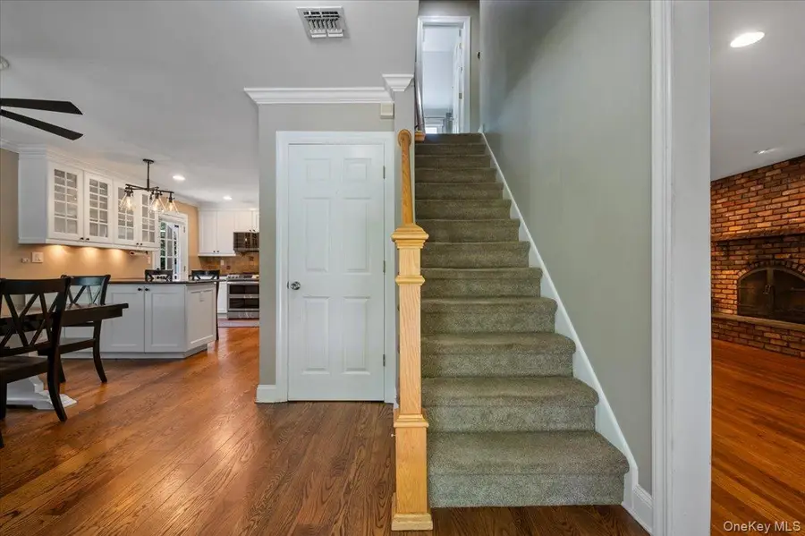 16 Brook Lane, Smithtown, NY 11787 - #3