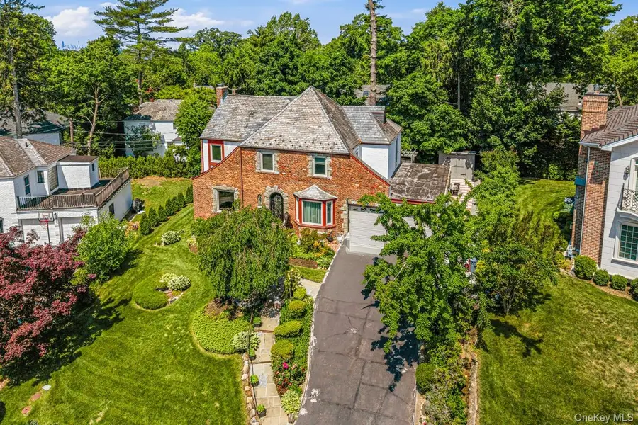 36 Strathmore Road, Great Neck, NY 11023 - #2