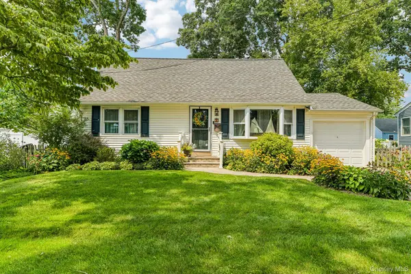 75 Hale Road, North Babylon, NY 11703