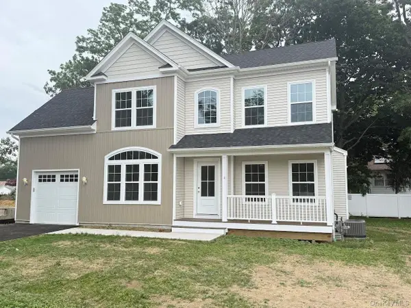 8 Gail Grace Court, Copiague, NY 11726