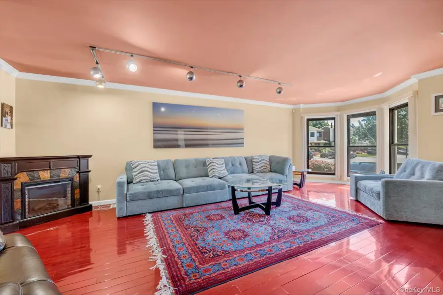 14 Vanderbilt Way #14, Valley Stream, NY 11581 - #3