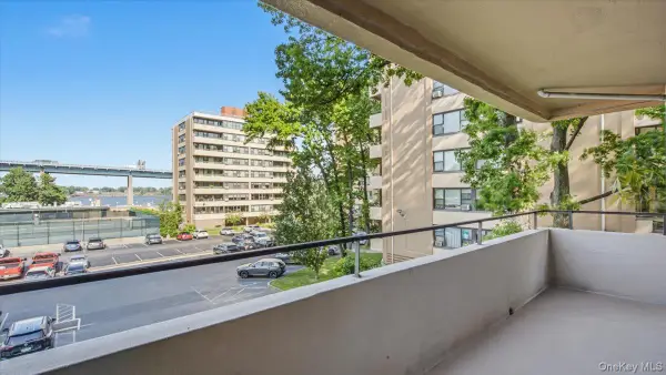 9-15 166th Street #3B, Beechhurst, NY 11357