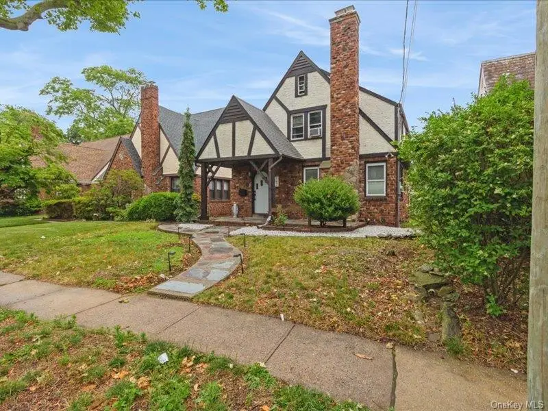 167 Lakeview Ave, Lynbrook, NY 11563 - #1