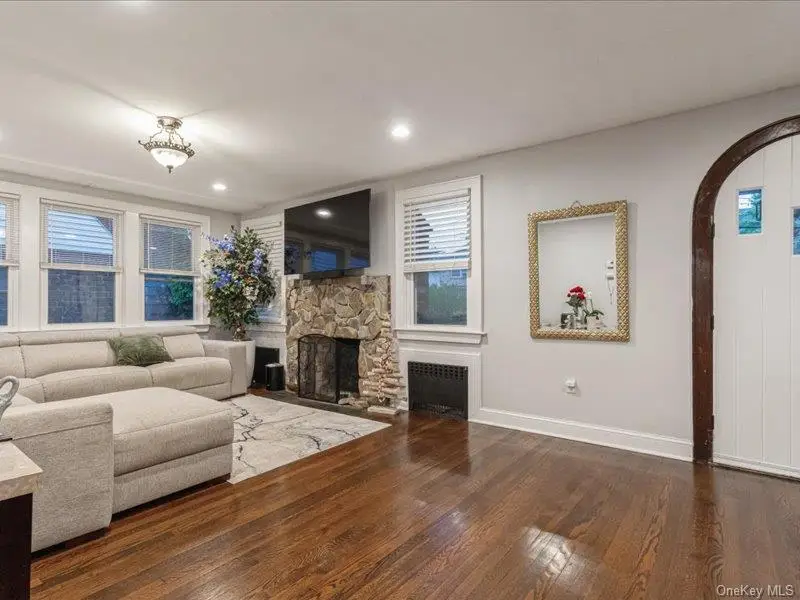 167 Lakeview Ave, Lynbrook, NY 11563 - #3
