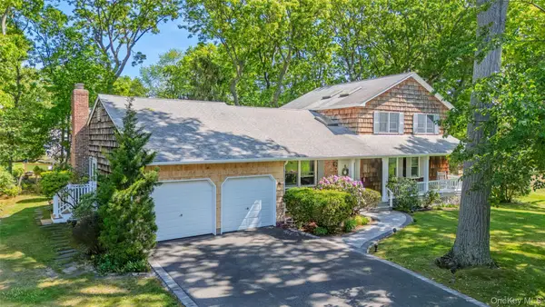 7 Cedarwood Court, Setauket, NY 11733