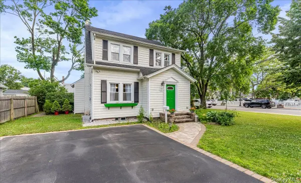 77 Hiawatha Drive, Brightwaters, NY 11718