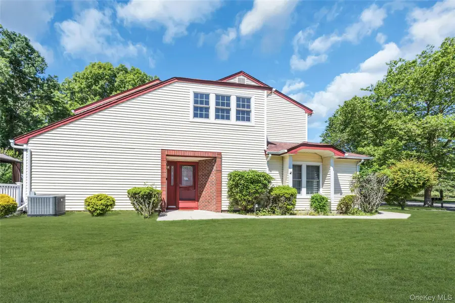 13 Potomac Court, Coram, NY 11727 - #2