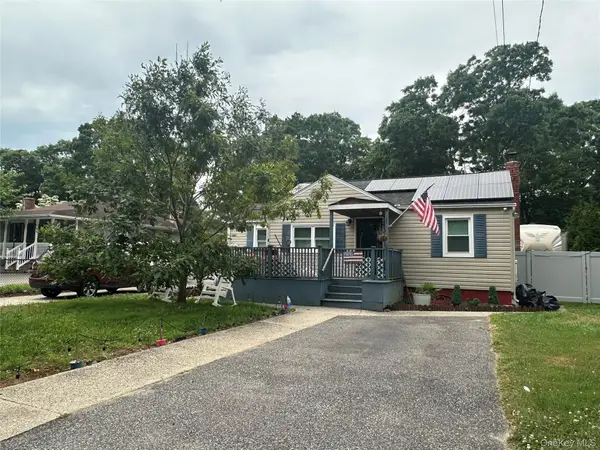 30 Robinwood Street, Mastic, NY 11950