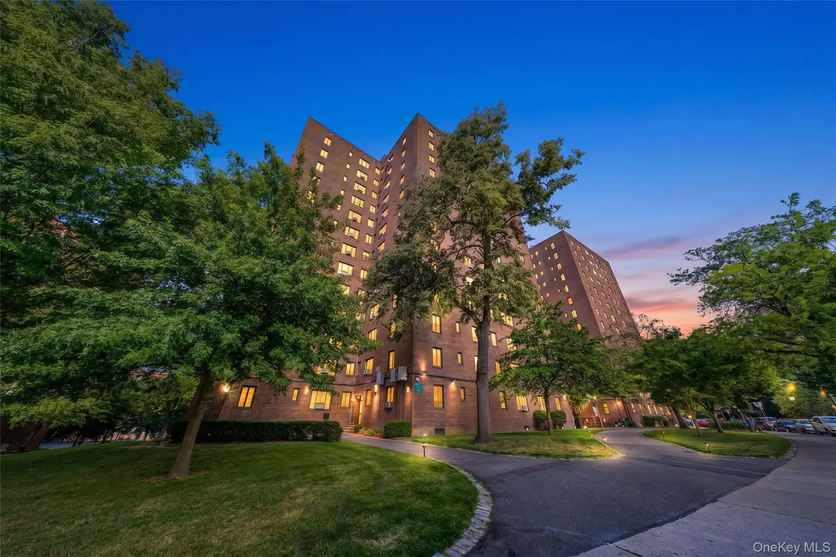 14 Metropolitan Oval #8D, Bronx, NY 10462 - #1