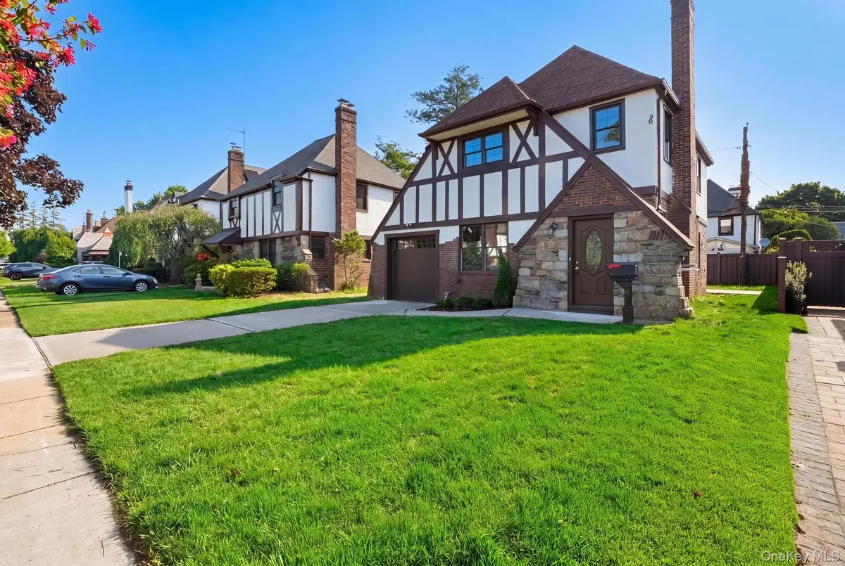 24 Kenilworth Road, Mineola, NY 11501 - #1