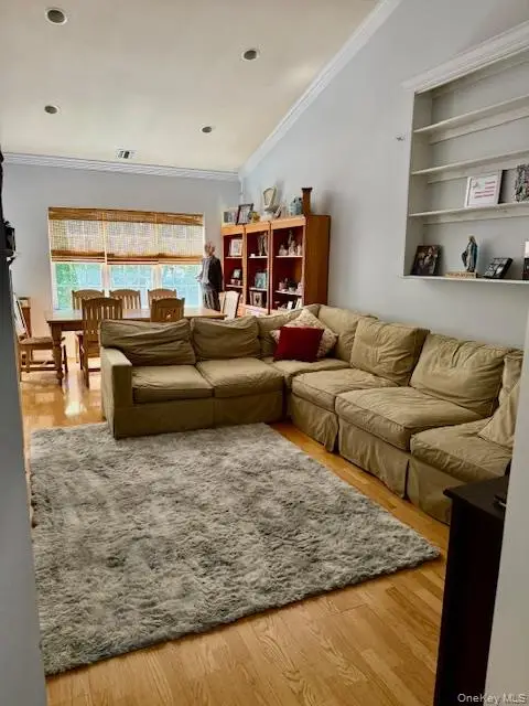 9 Carriage Lane, Plainview, NY 11803 - #2