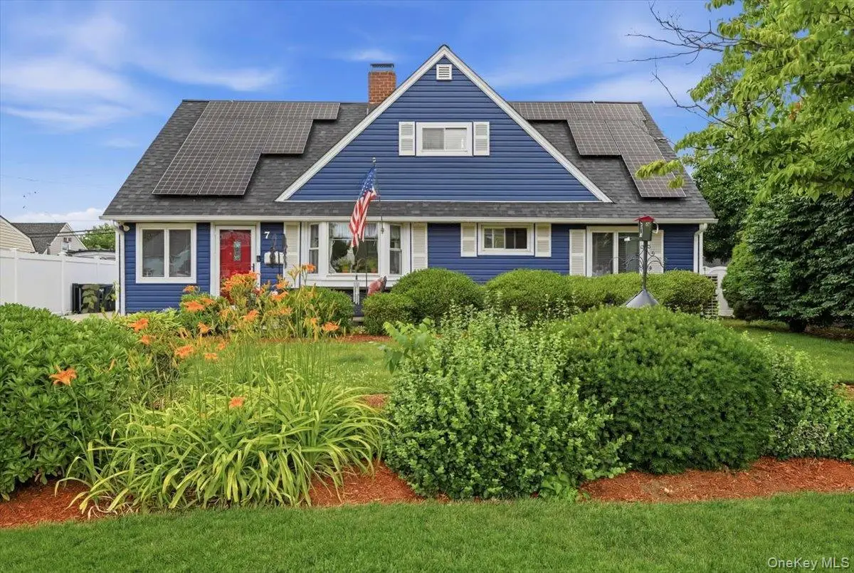 7 Disc Lane, Wantagh, NY 11793 - #1