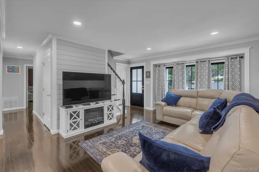 31 Apple Lane, Commack, NY 11725 - #2