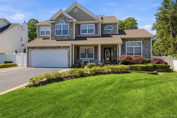 15 Scenicview Crescent, Manorville, NY 11949