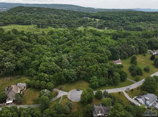 Catherine Ct, Chester, NY 10918