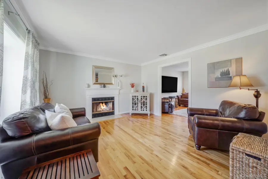 22 Northumberland Drive, Shoreham, NY 11786 - #2