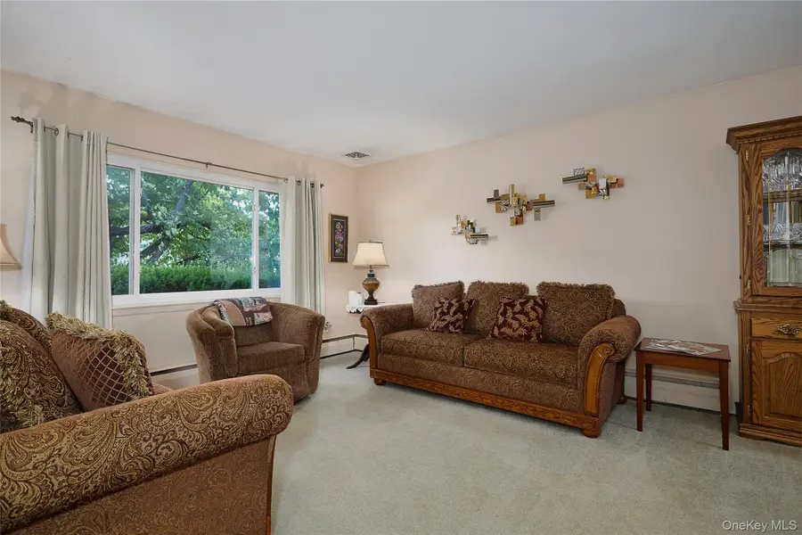 8 Abbie Lane, Hyde Park, NY 12538 - #3