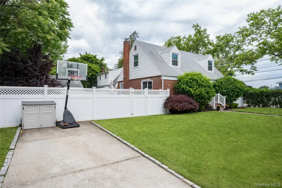 1030 North Drive, Merrick, NY 11566 - #3
