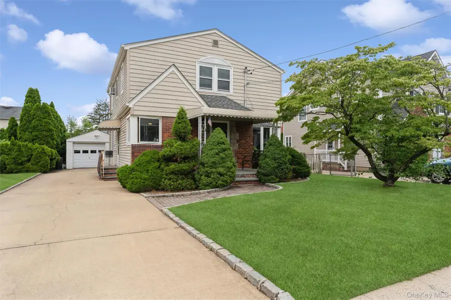 163 Bregman Avenue, New Hyde Park, NY 11040 - #2