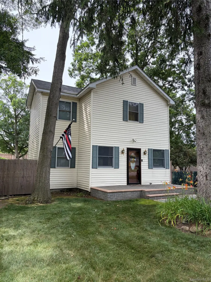 12 Thorne Street, Ronkonkoma, NY 11779 - #2