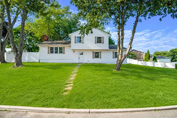 18 Joyce Drive, Riverhead, NY 11901