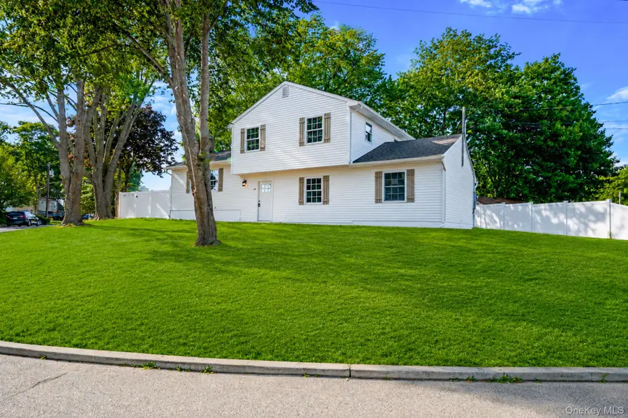 18 Joyce Drive, Riverhead, NY 11901 - #2