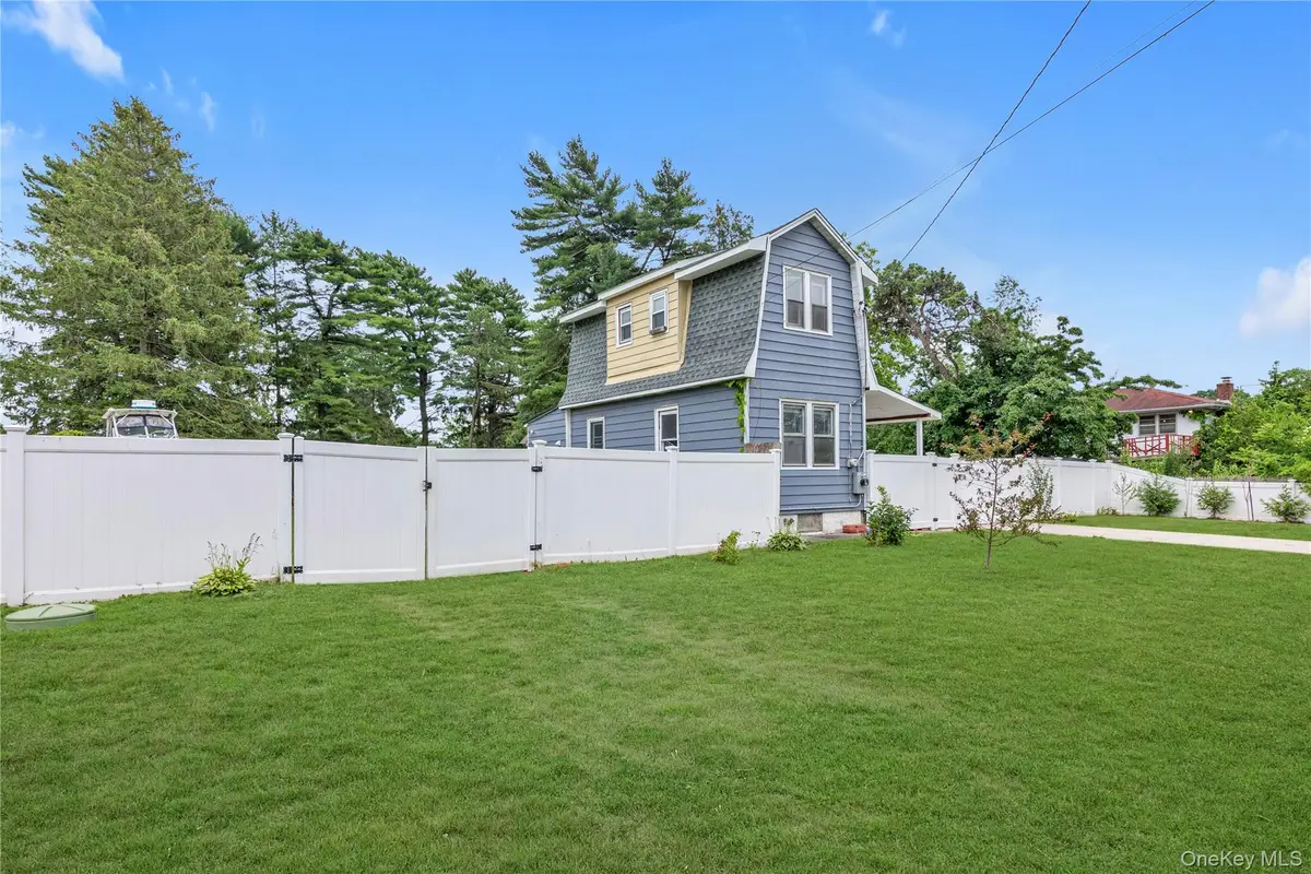 15 Saint Johns Place, West Babylon, NY 11704 - #1