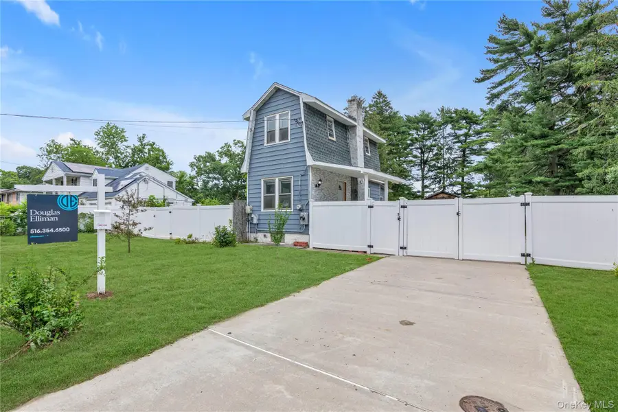 15 Saint Johns Place, West Babylon, NY 11704 - #2