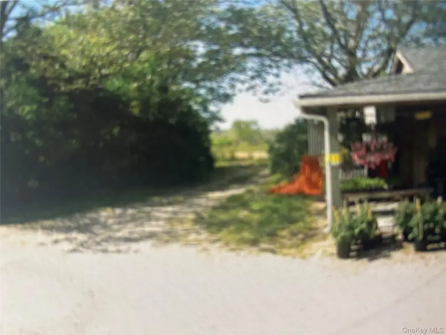 4042 Sound Avenue, Riverhead, NY 11901 - #2