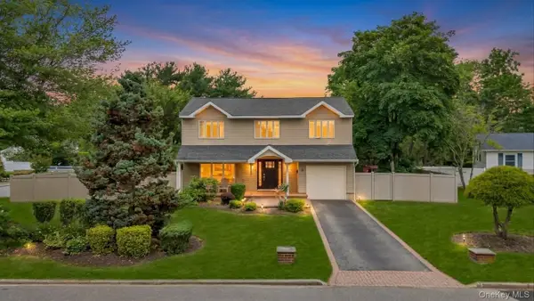 11 Ann Court, North Babylon, NY 11703