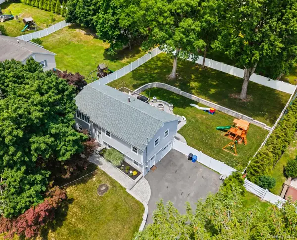 575 Babbling Brook Lane, Valley Cottage, NY 10989
