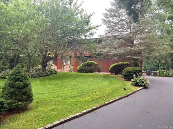 17 Calumet Drive, Dix Hills, NY 11746