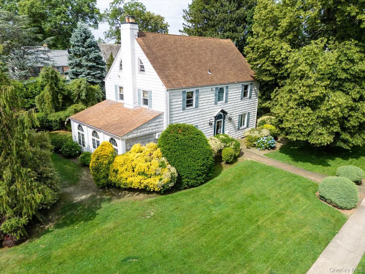 68 Oxford Road, Rockville Centre, NY 11570 - #1