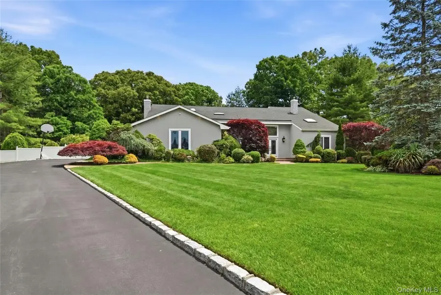 4 Laurelwood Court, Dix Hills, NY 11746 - #2