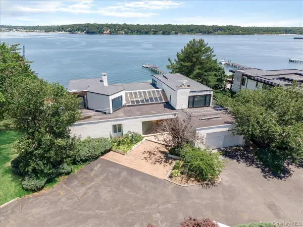 2 Todd Drive, Sands Point, NY 11050