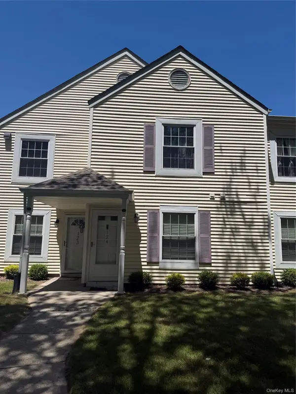 124 Fairview Circle, Middle Island, NY 11953