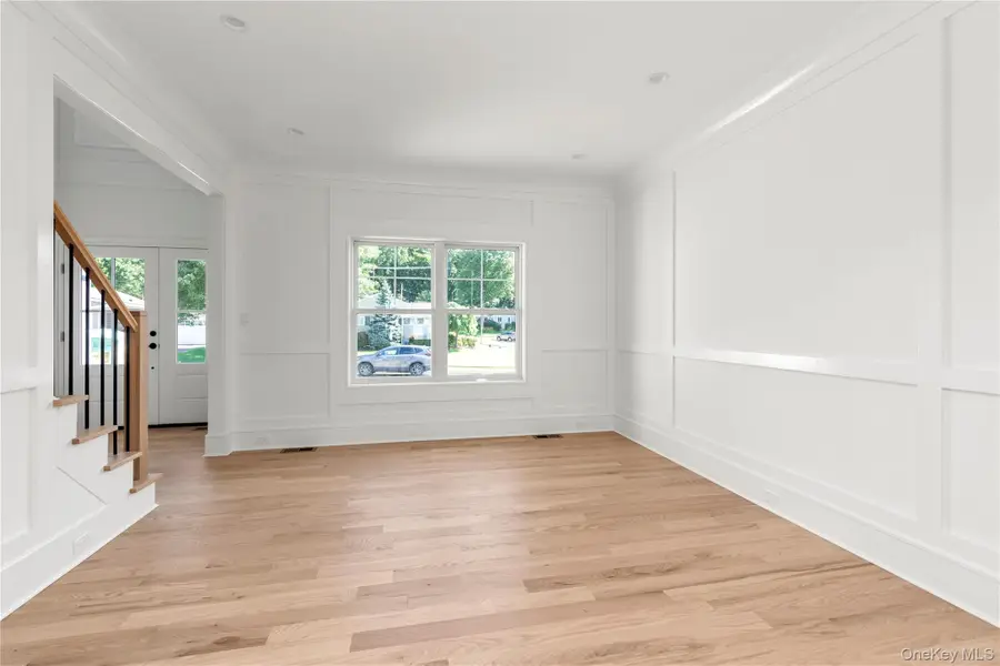 23 Garden Circle, Syosset, NY 11791 - #3
