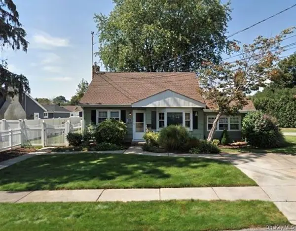 18 E Bay Drive, West Islip, NY 11795