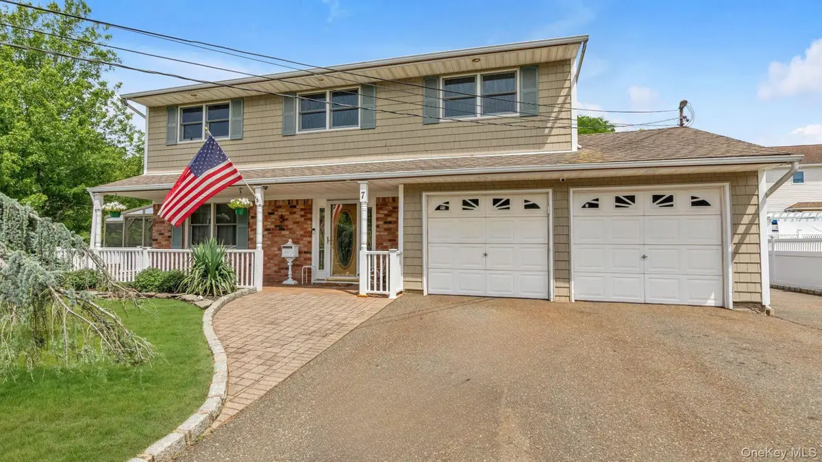 7 Freedom Court, Babylon, NY 11702 - #1