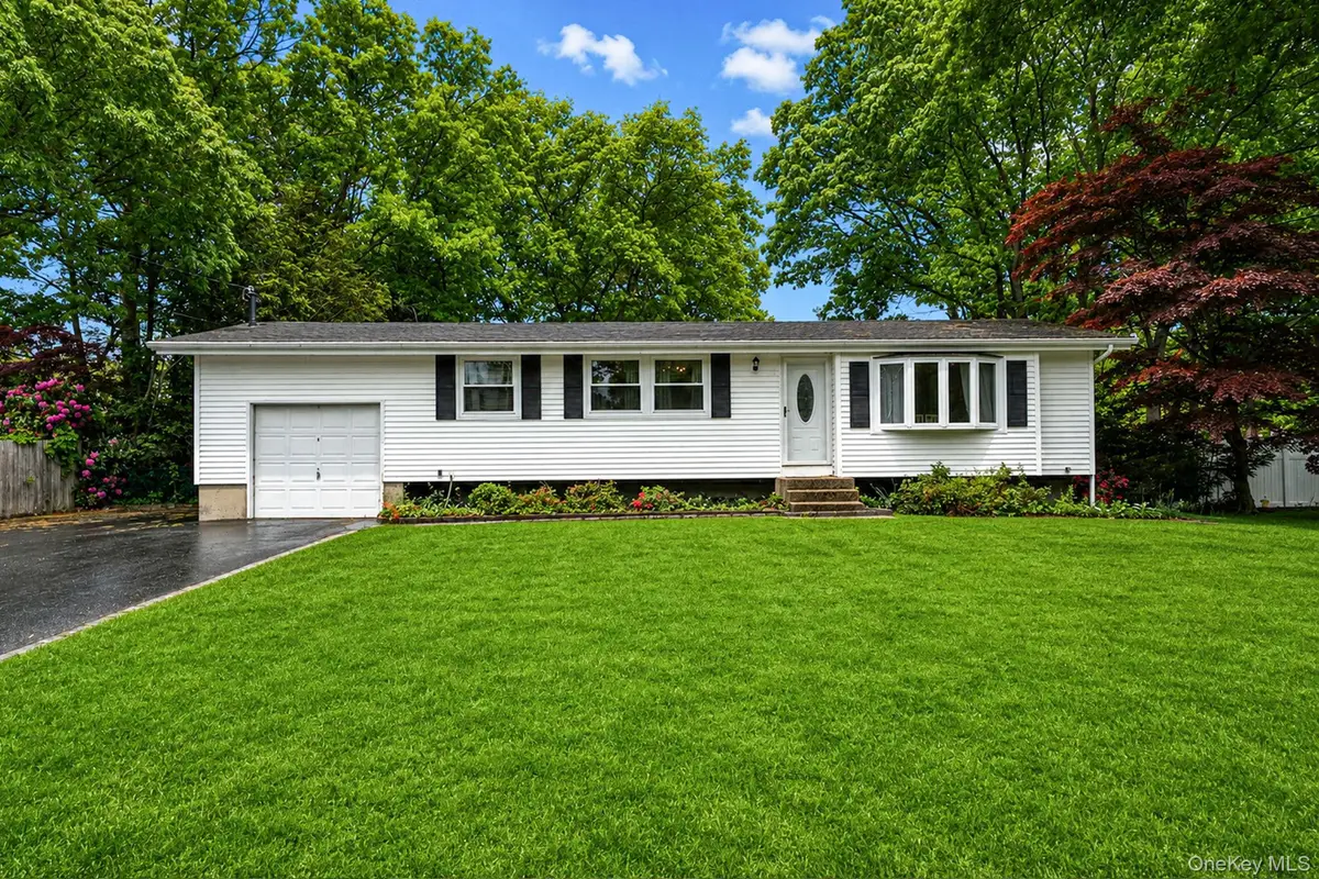 16 Lodge Lane, East Setauket, NY 11733 - #1
