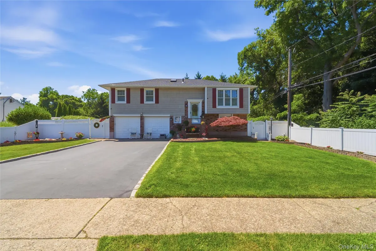 50 Amsterdam Road, Smithtown, NY 11787 - #1